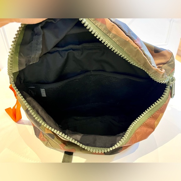 Rare Cute Army print nylon Herschel fanny pack - size large - Picture 3 of 3